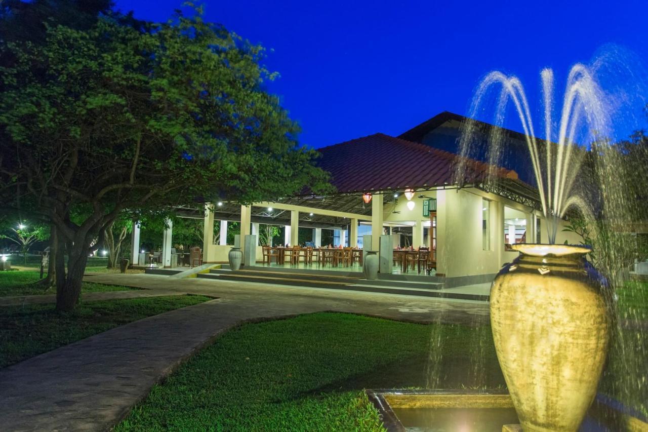 Kassapa Lions Rock Hotel Sigiriya Exterior photo